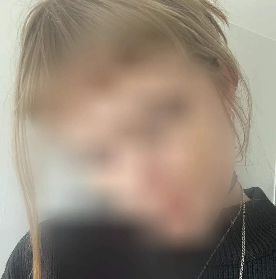 Andrea, 19