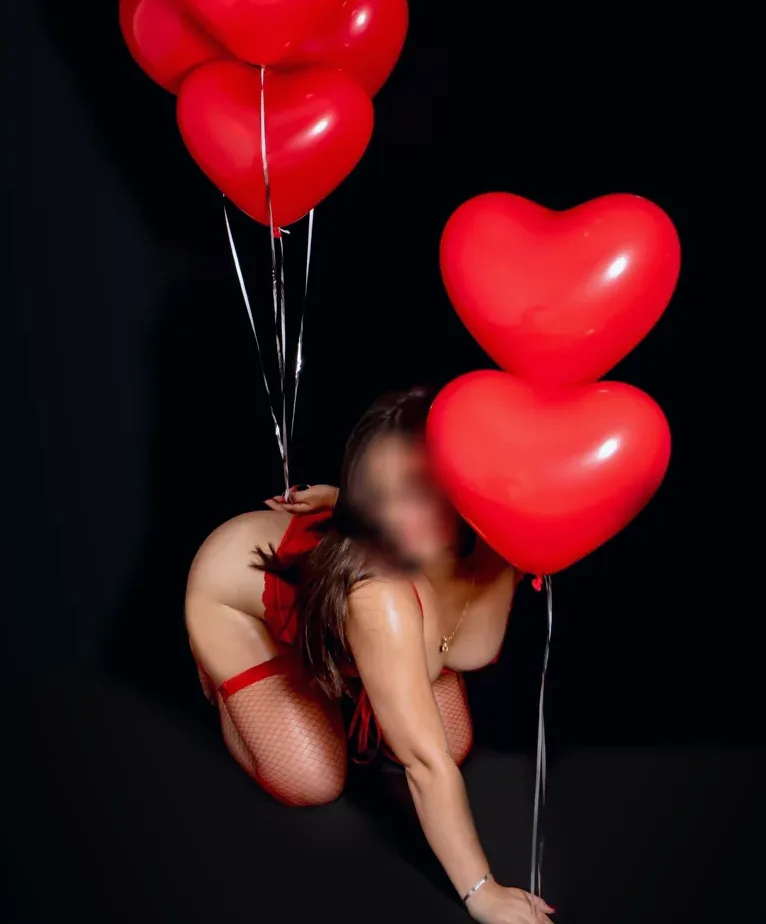 Astrid, 27