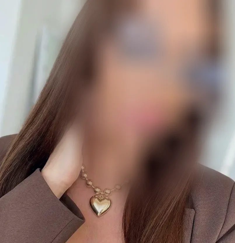 Bettina, 36