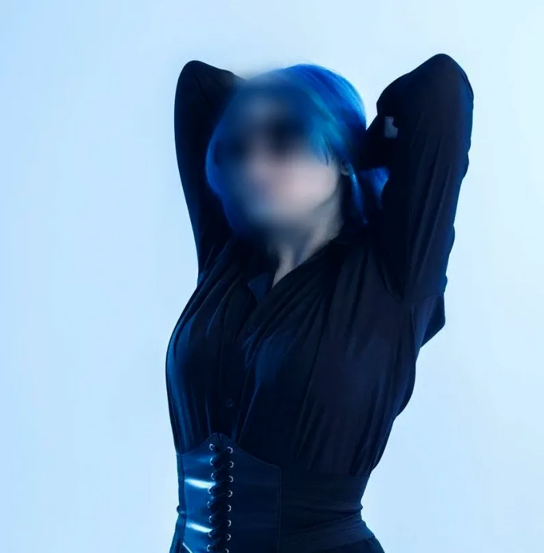 Julia, 21