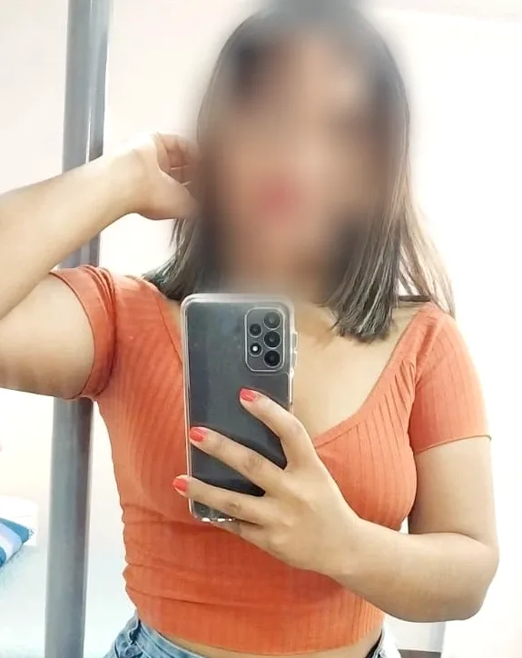 Kathrin, 26