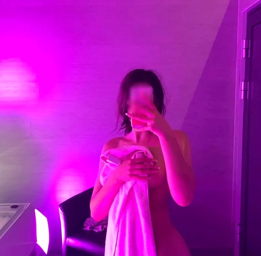 Michaela, 18