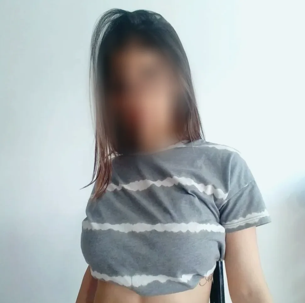 Paula, 23