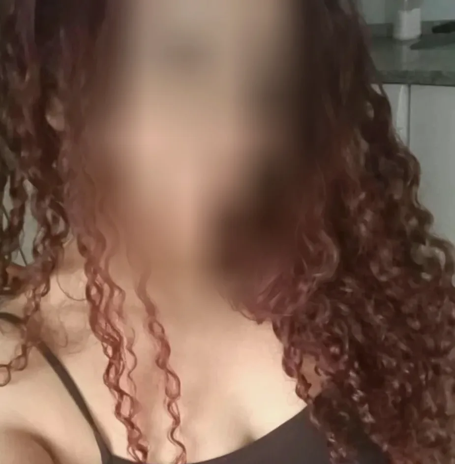 Vanessa, 25