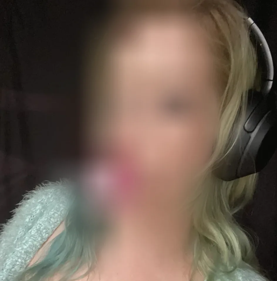 Yvonne, 35